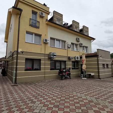 Hotel Vila Sunce Stara Pazova Exterior photo