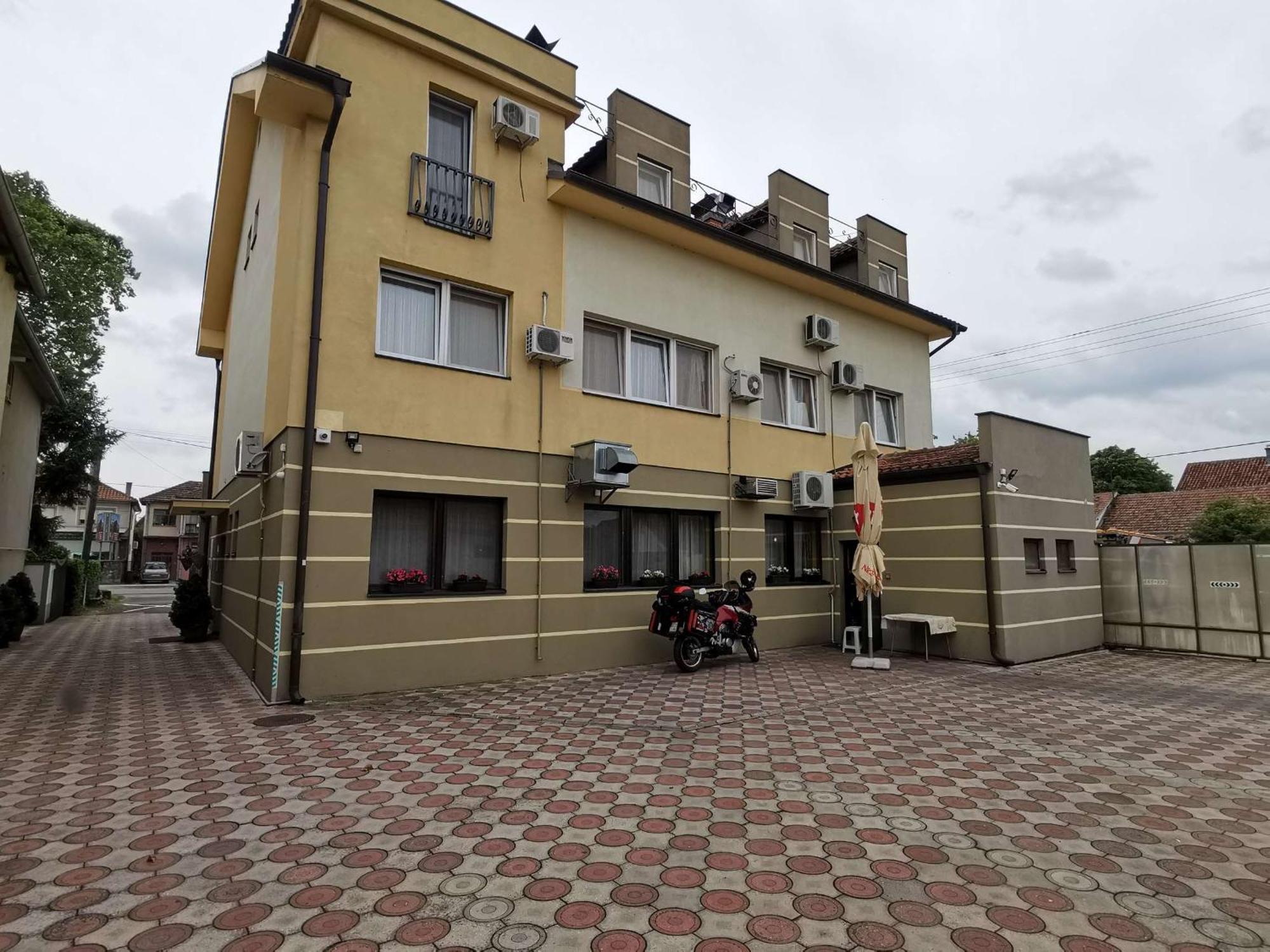 Hotel Vila Sunce Stara Pazova Exterior photo