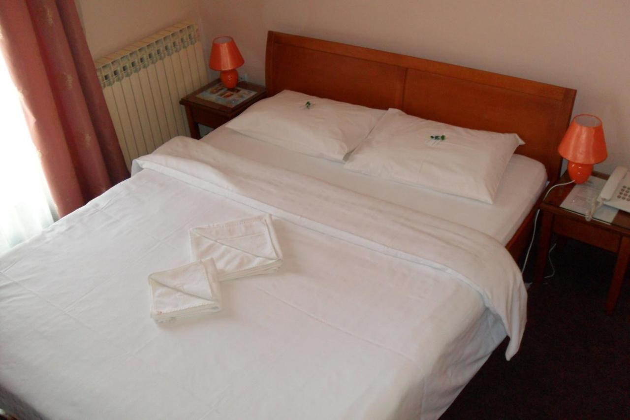 Hotel Vila Sunce Stara Pazova Room photo